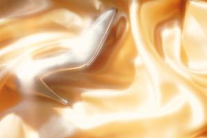 「プルオーバーパーカーの選び方とカスタマイズ術：トレンドを押さえたオシャレな着こなしガイド」